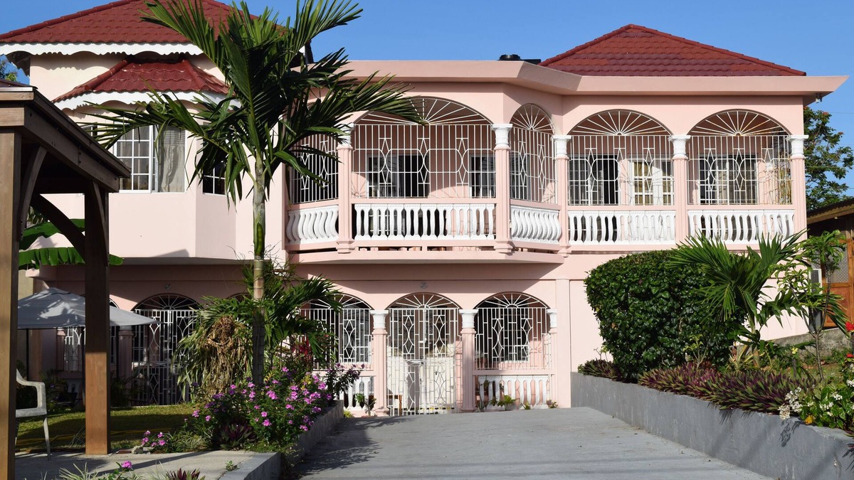 Tower Isle Villa | A superb 2-bedrooms Holiday Apartment, mins away from Ocho Rios vibrant fun
