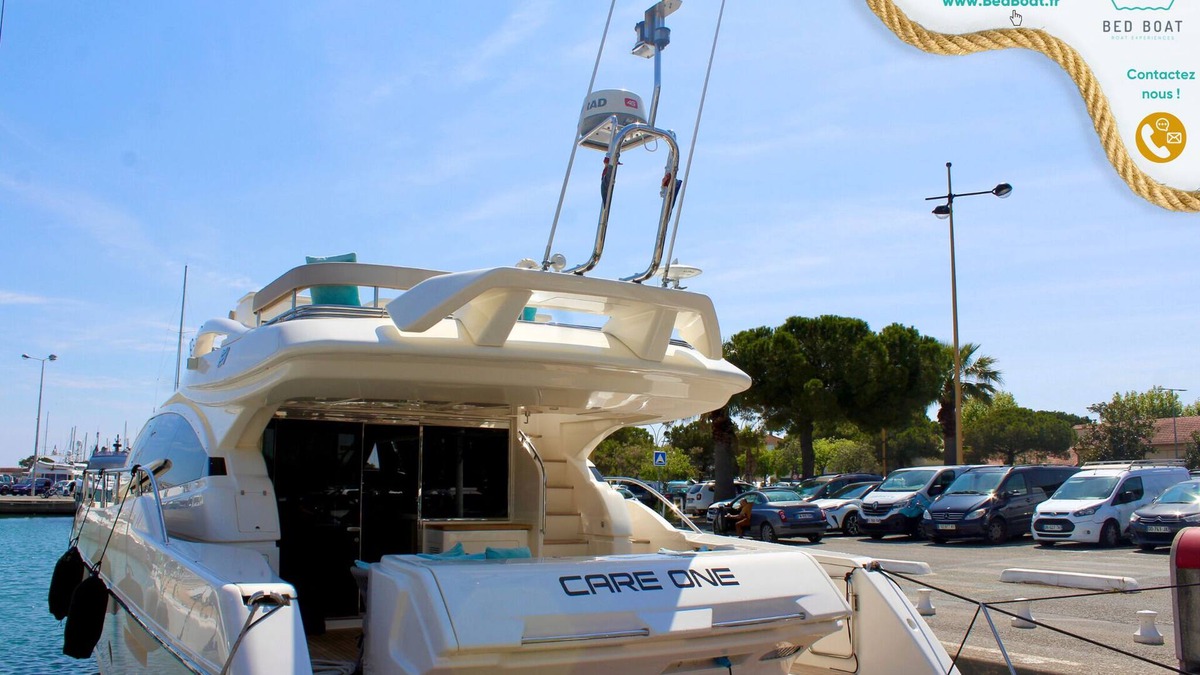 Antibes City Centre Boat Rental | A superb modern yacht