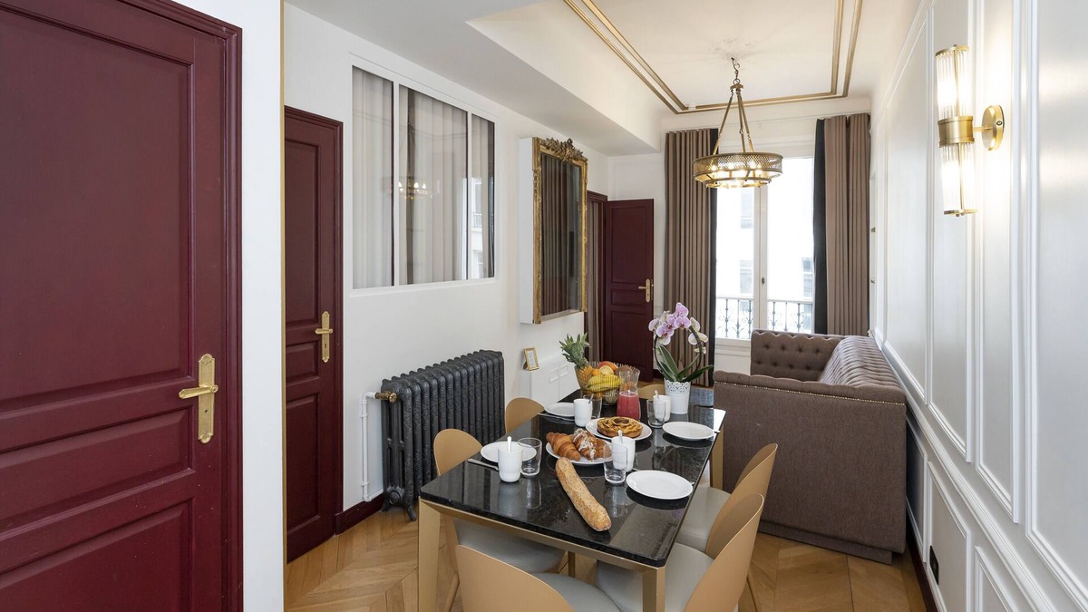 Champs-Elysees Apartment | A Sweet 2-BR nest in the Champs-Elysées