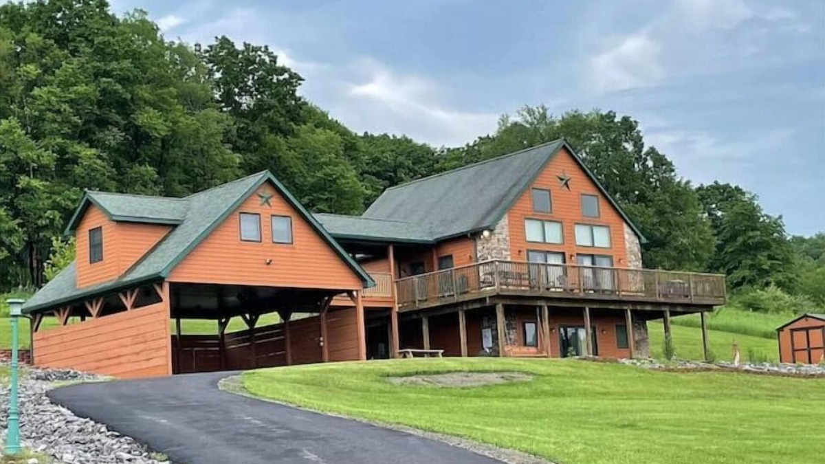 McHenry Ski Chalet | A "Sweet Escape" located near Deep Creek and Wisp Ski Resort.