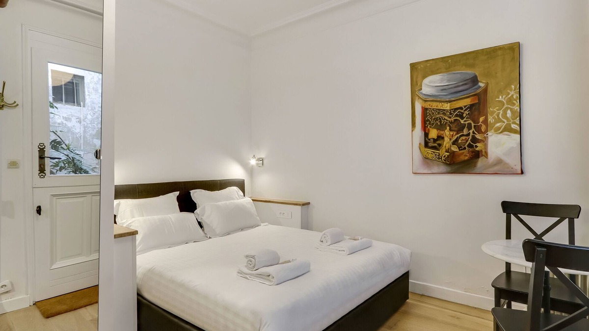 Notre-Dame-des-Champs Apartment | A Sweet Studio in Montparnasse