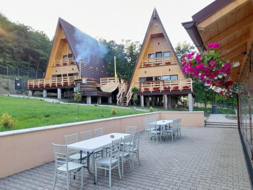 Tirgu Neamt Ski Chalet | A&T Harmony Land