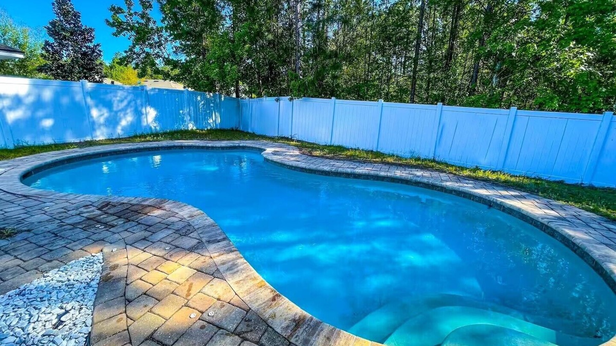 Westside House | +A Taste of Britain entire house/heated pool+
