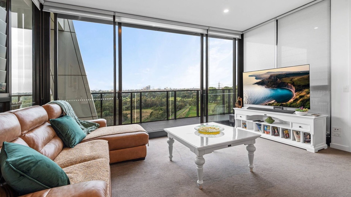 Maribyrnong Apartment | A taste of paradise in inner city suburbia