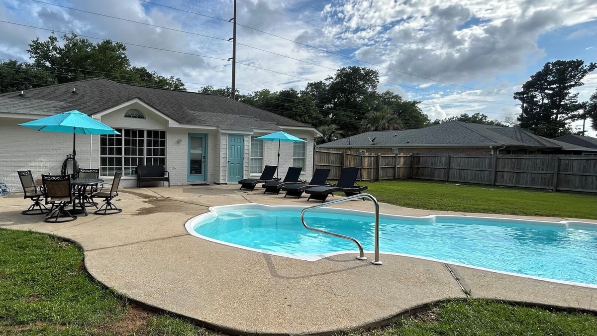 Foley House | A Taste of ParadisenSpacious 4BR/3BA retreat with a private pool