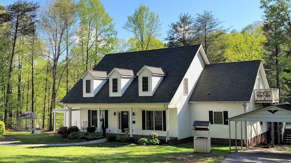 Troutman House | A Taste Of Southern Charm 9 Bedrooms 5 Baths- includes 3 bedroom guest cottage