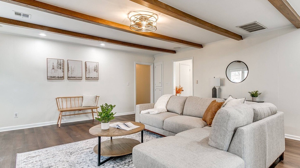Tulsa House | A Temporary Haven that Feels Like Home