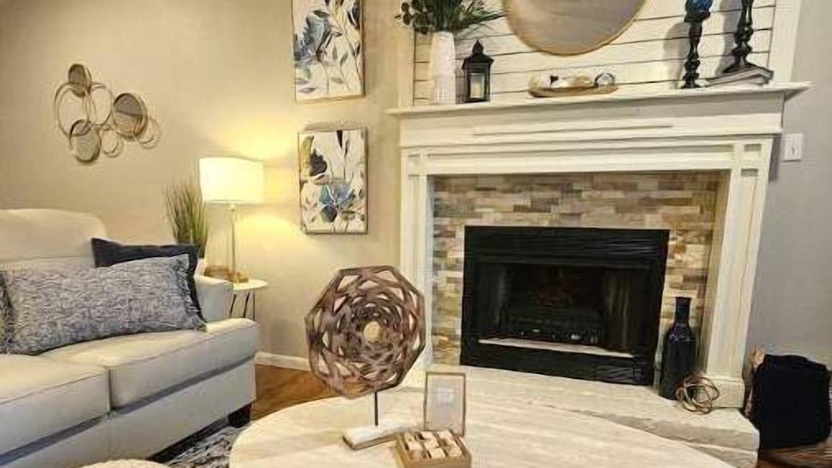 Wake Village House | A Time to Unwind: Cozy Beautiful Elec Fireplace with King Bed