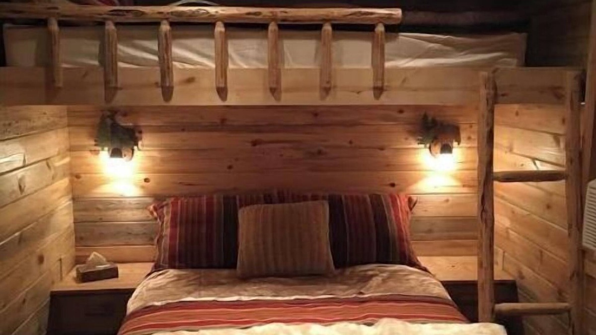 Pine Hollow House | A Tiny Home by the Lake with air conditioning!