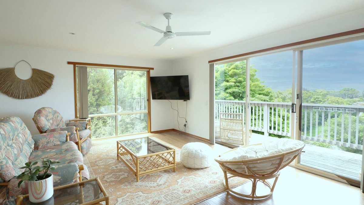 Berrambool House | A Touch of Bali - 3 Bedroom Pet friendly home. 3+ nights