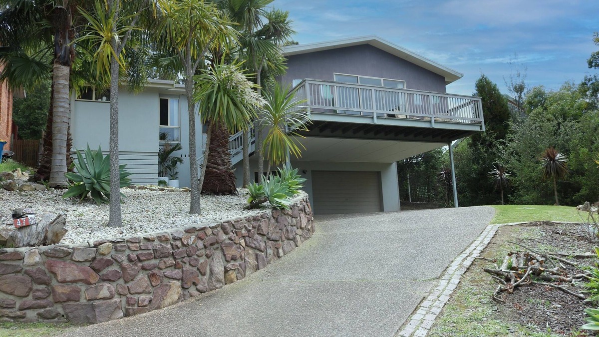 Berrambool House | A Touch of Bali - 3 Bedroom Pet friendly home. 5+ nights