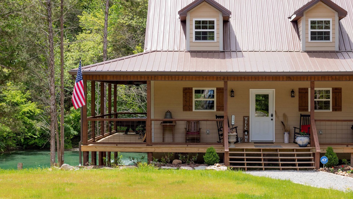 Linden Cabin | A Touch of Heaven. Family friendly. Fishing and nature galore.