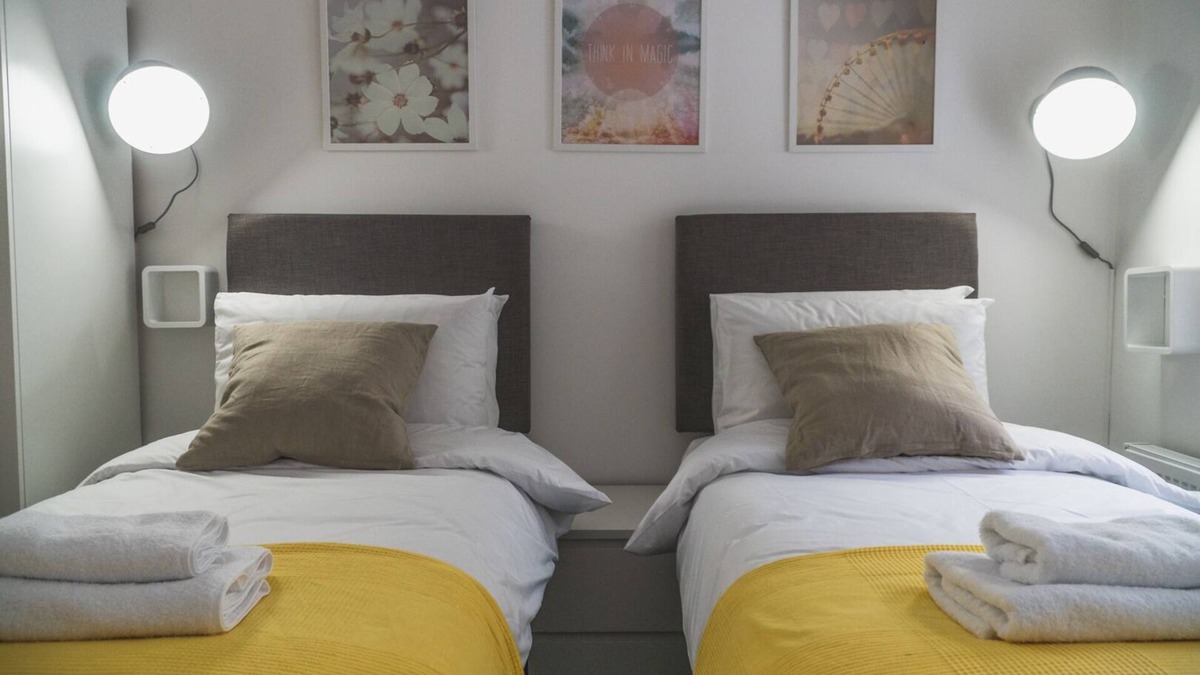 Stockport Apartment | A Town House in the hub of Marple Bridge