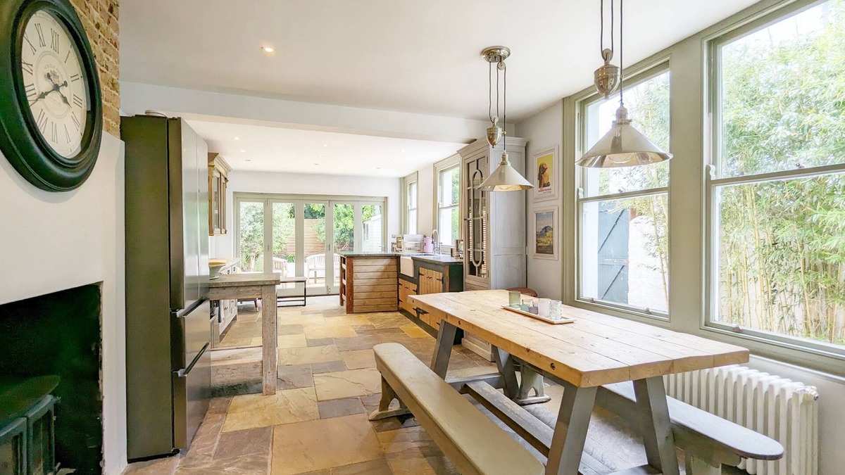 Worthing Cottage | A town house that sleeps 6 guests in 3 bedrooms