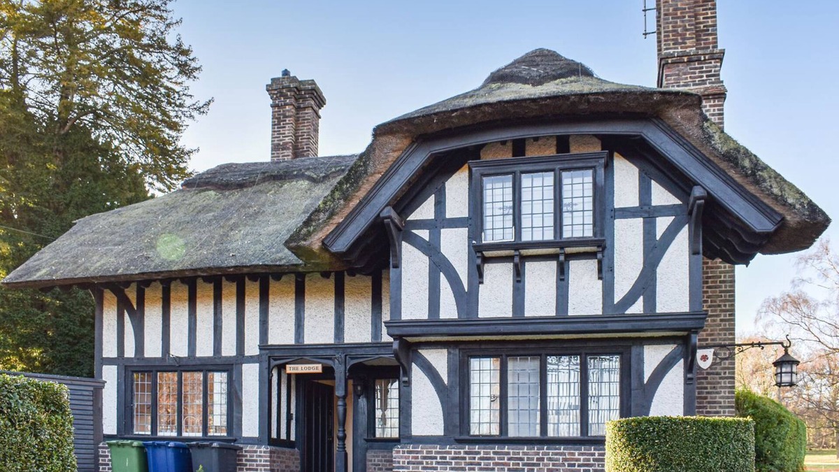 Madingley Cottage | A traditional cottage set in magnificent grounds close to the city of Cambridge.