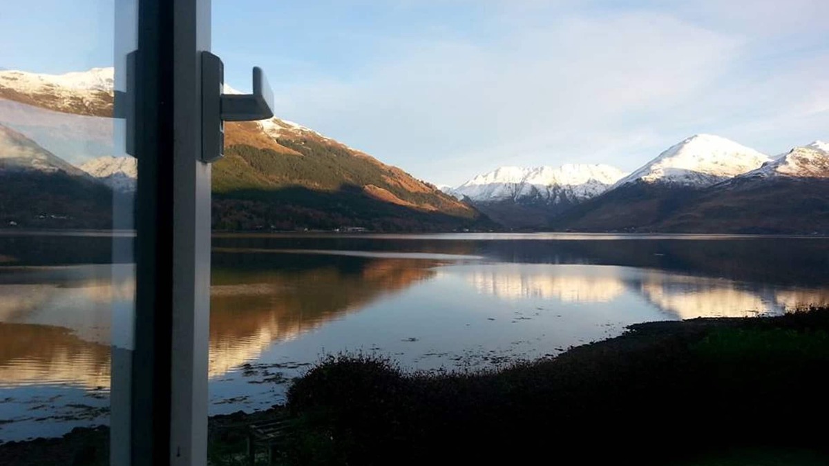 Ratagan Cottage | A tranquil, wildlife haven with stunning loch and mountain views - pet friendly.