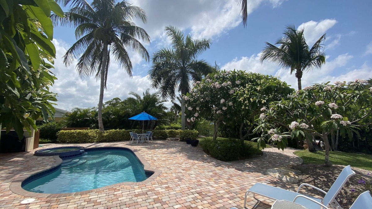 Sorrento Shores House | A Tropical 2 Bedroom/2 Bath House w/Pool and Dock