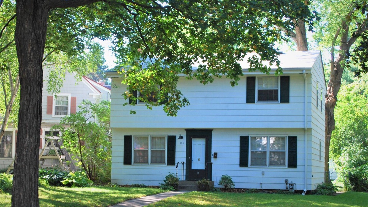Macalester - Groveland House | A True St. Paul Gem - The One-Fifteen Guest House