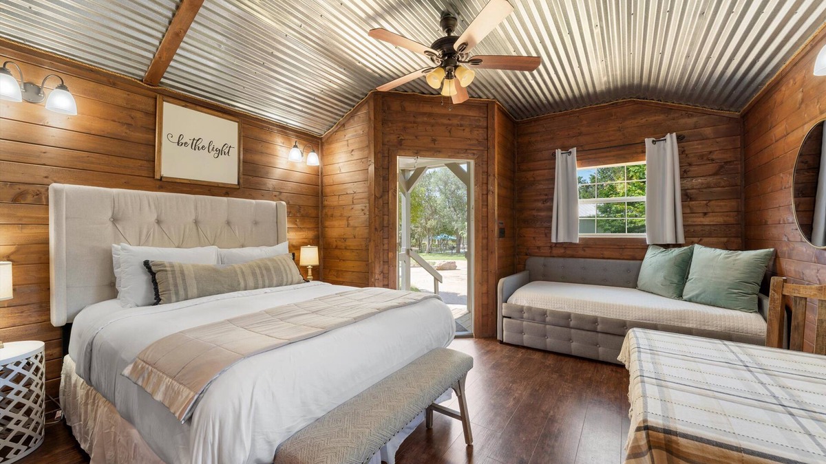 Crawford Cabin | A True Tiny House Experience on Relaxing Retreat Property 20 Minutes to Waco!