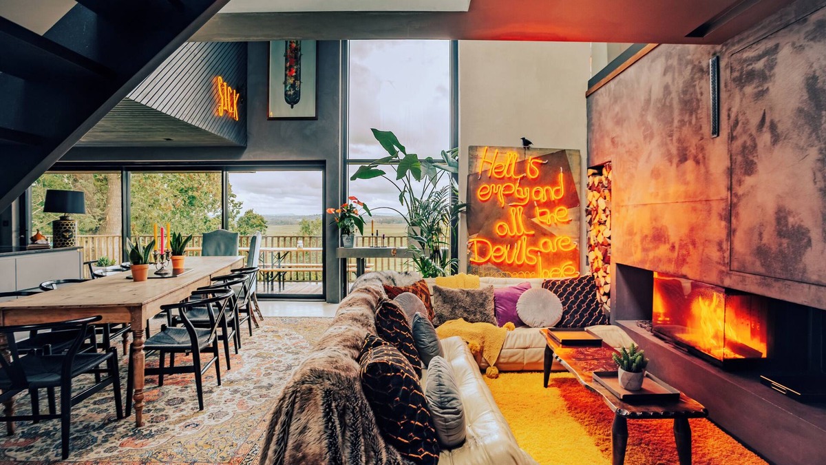 Amberley House | A unique and impressive contemporary home with private hot tub