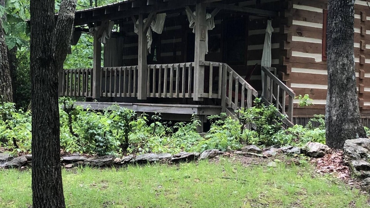 Piper Gap Cabin | A Unique Bed and Breakfast.Log Cabins, with Hot Tubs and Breakfast Delivered Each Morning :)