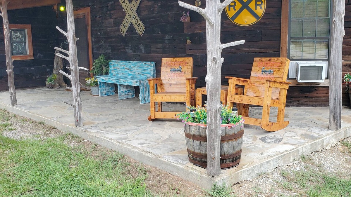 Panola Cabin | A unique cabin, comfortable with private hot tub!