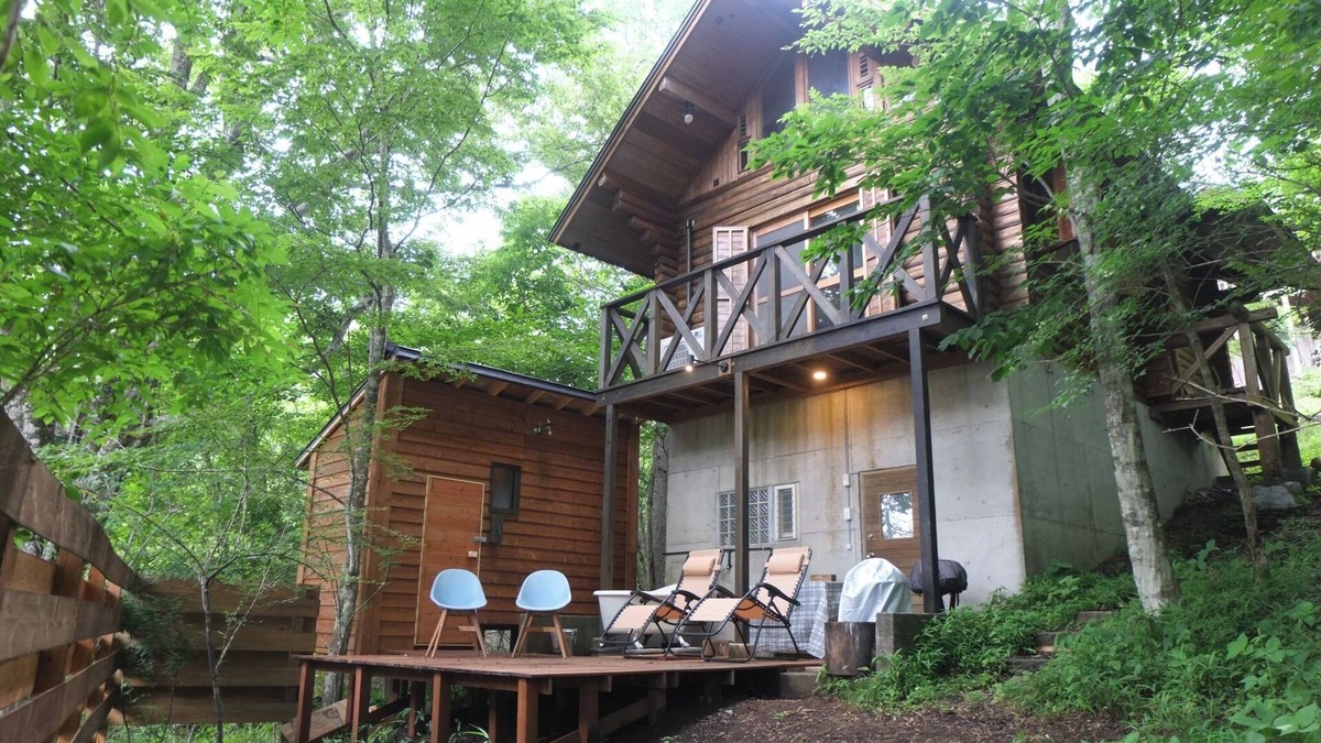 Yamanakako House | A unique log house surrounded by nature with a wood stove and a private sauna hut basementloft av/Minamitsurugun Yamanashi