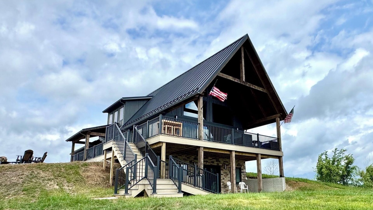 Dresden House | A unique modern farmhouse nestled on 67 rolling acres w/stunning views.