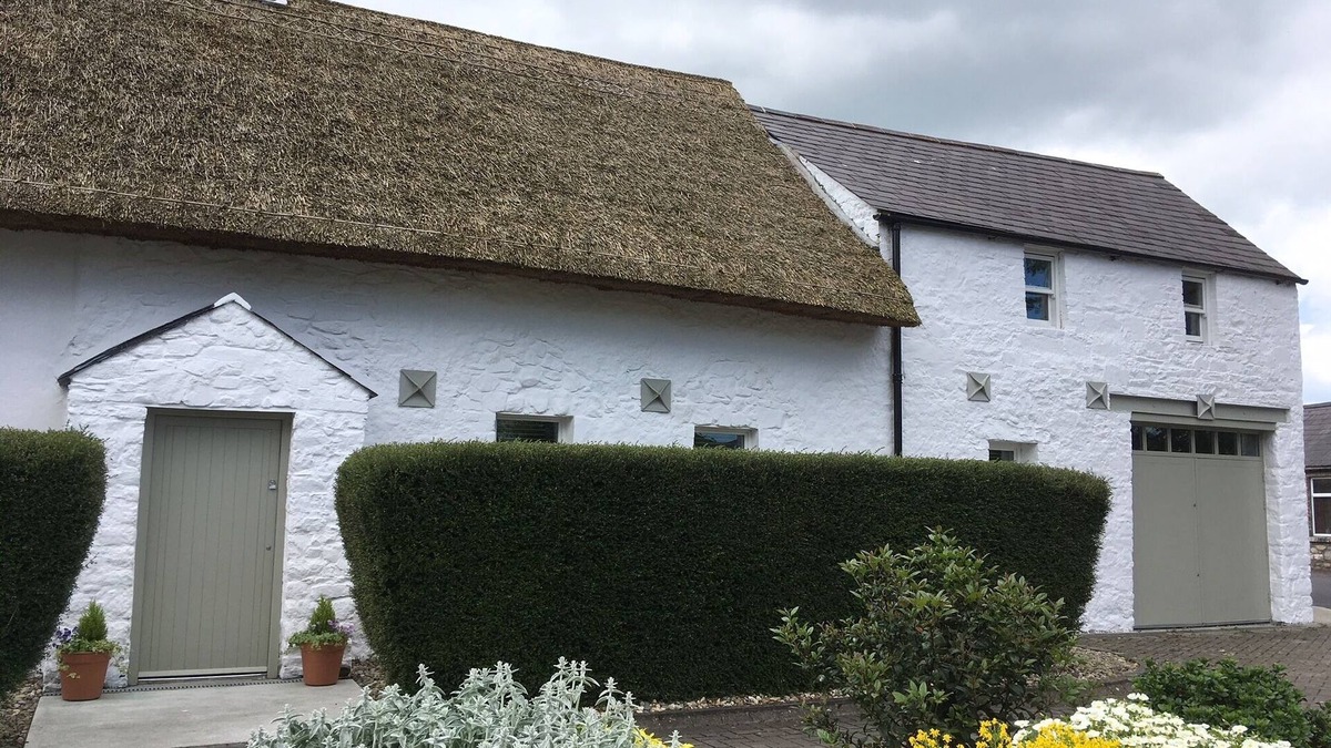 Duleek Cottage | A Unique Thatched Cottage close to Newgrange & Dublin Airport