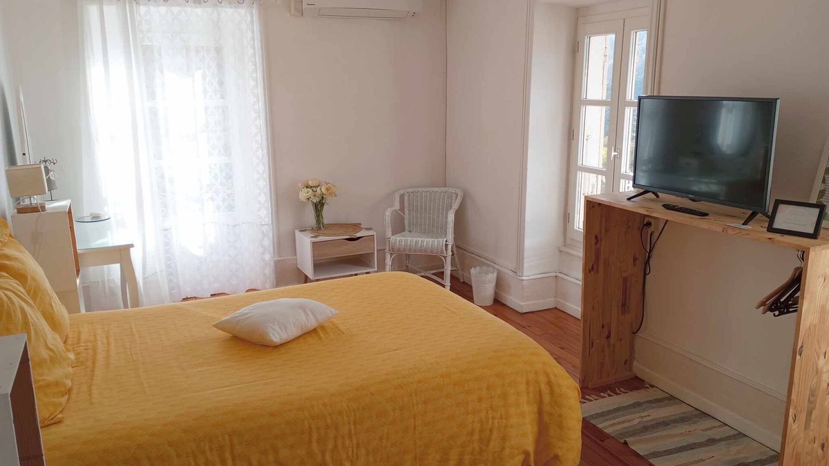 Vals-les-Bains Bed & Breakfast | A Vals, Belle Chambre Avec Salle D'eau Privative à 2mn du Centre,avec Petit dej