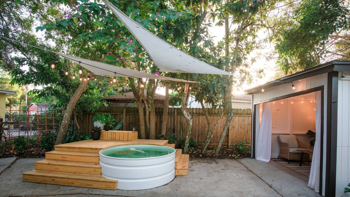 Vero Beach House | A Vero Oasis-Soaking pool, lanai w/ amenities