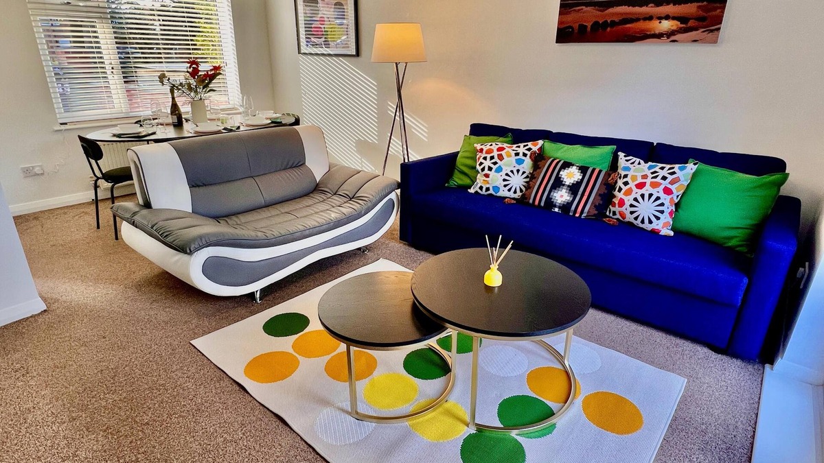 Radbourne House | A vibrant 3-bedroom house with ample parking in Derby