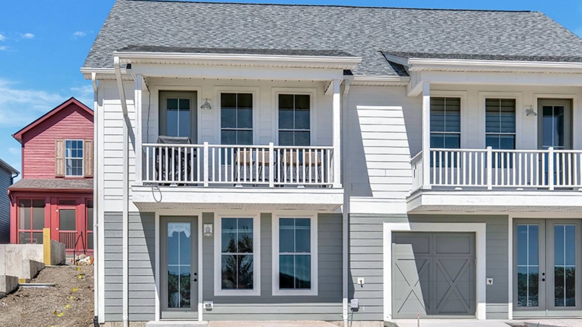 Ottawa House | A View to a Chill 3bed 2.5 bath