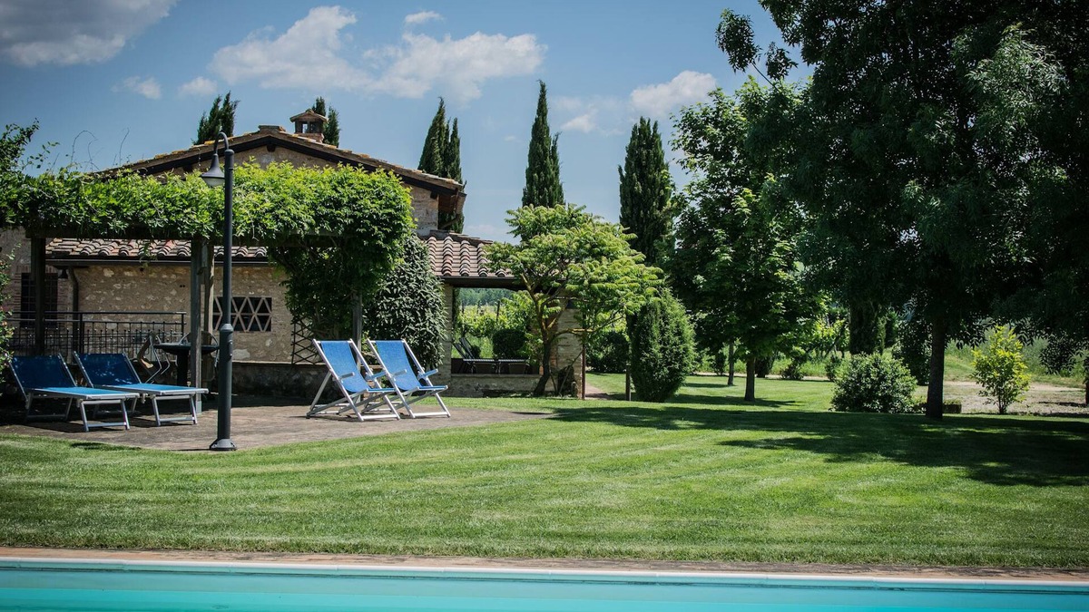 Abbadia a Isola Villa | A Villa With a View of Monteriggioni and a Private Swimming Pool