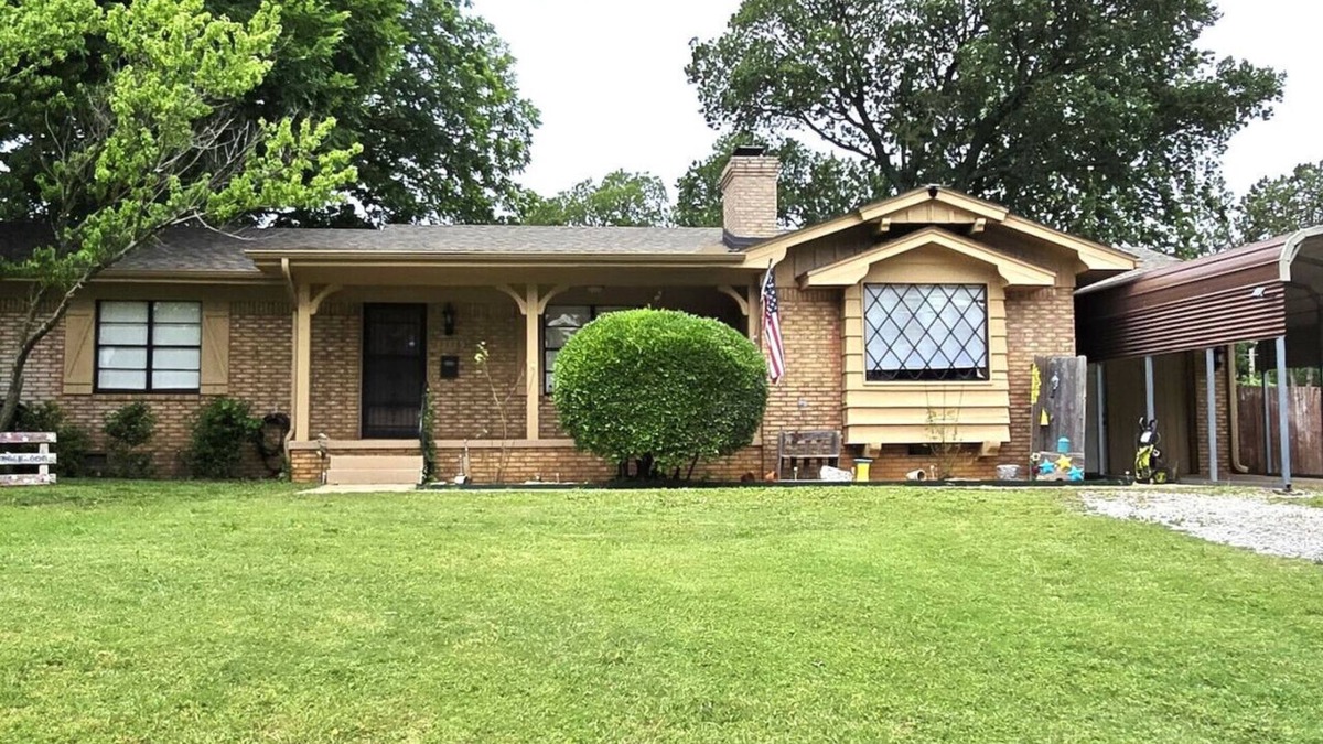 Sulphur House | A Walk in the Park - Located near Platt National Park