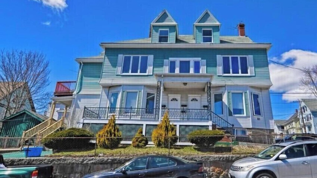 Gloucester House | A walk up to heaven!