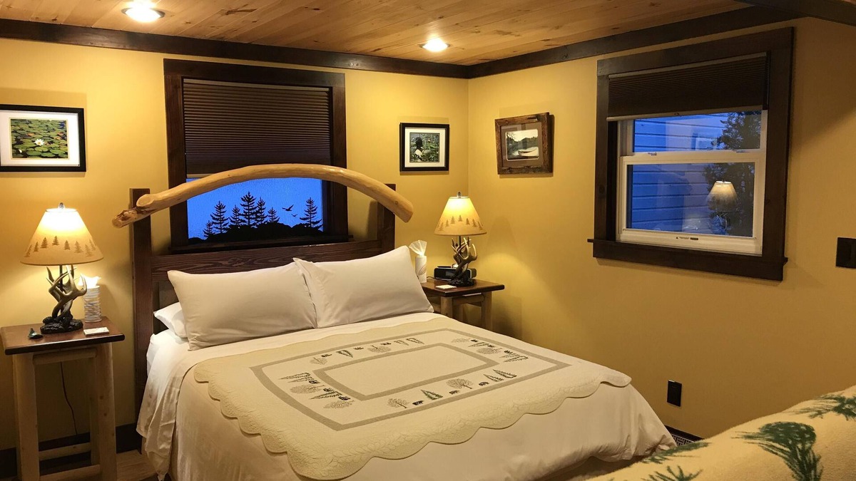 Clinton House | A walkable private suite in the heart of the village of Clinton, NY. 13323
