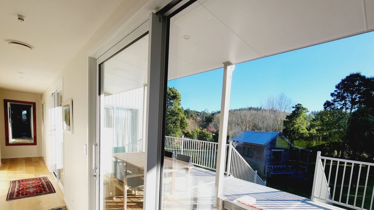 Woodstock House | A warm, sunny and contemporary home, ideal for a family or friends to enjoy.
