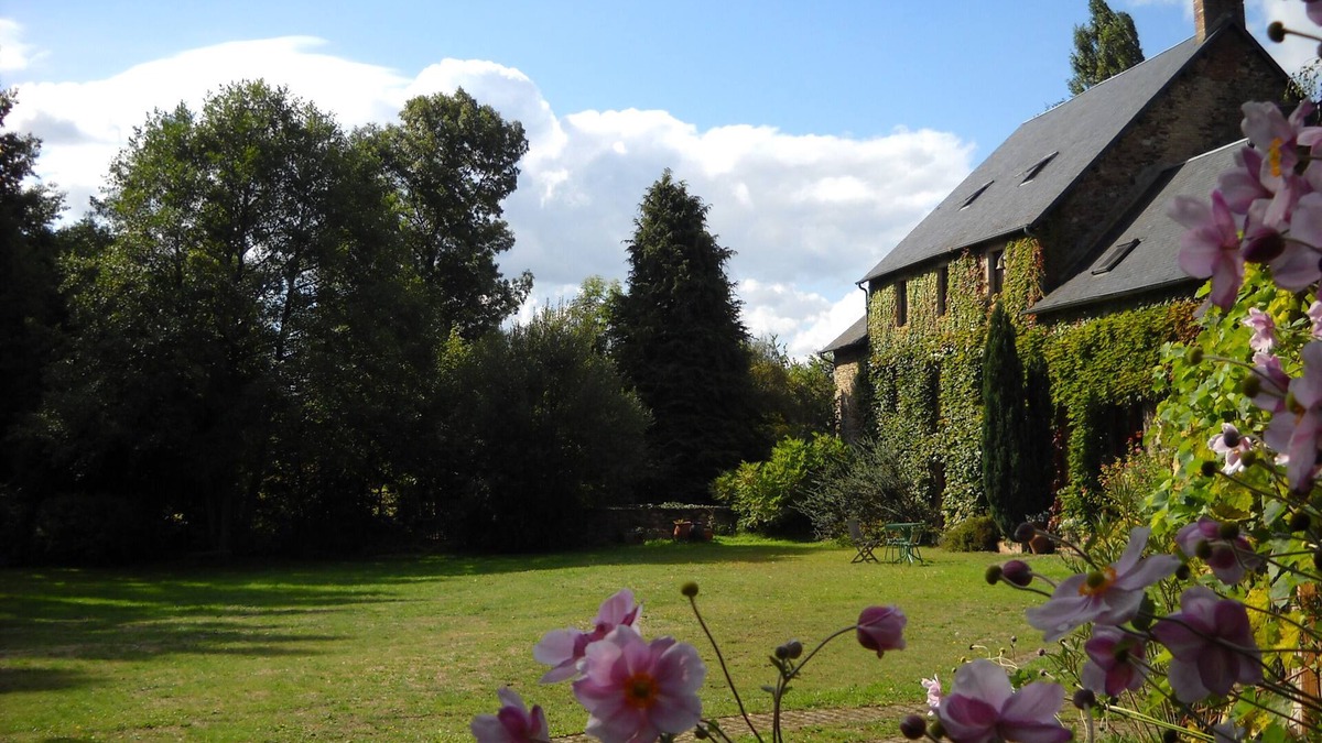 Saint-Germain-de-Coulamer Cottage | A Water Mill By A Trout Stream