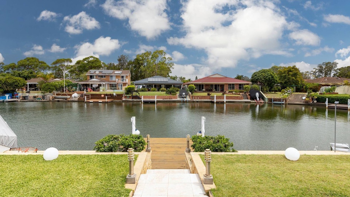 Forster House | A Waterfront Haven, Absolute waterfront with private jetty and WiFi