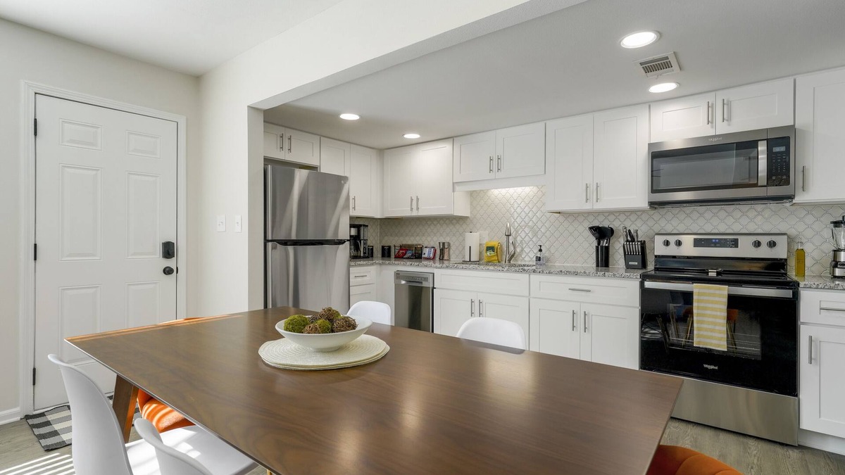 Ocean City House | A Wave From It All - 10 Min from the beach - Renovated - Sleeps 6