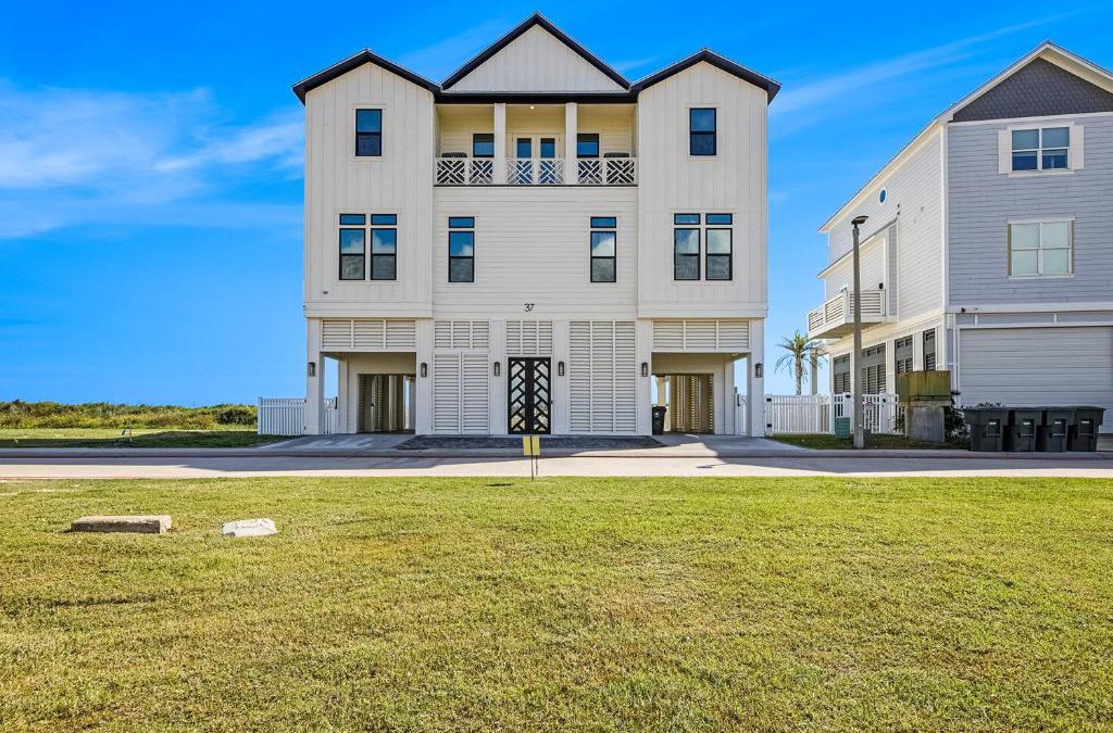 Galveston House | A Wave From it All