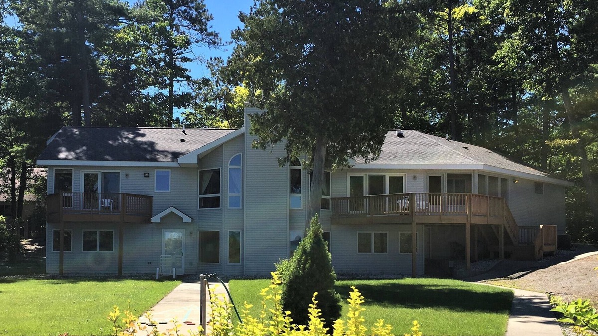 Rogers City House | A Wave From It All