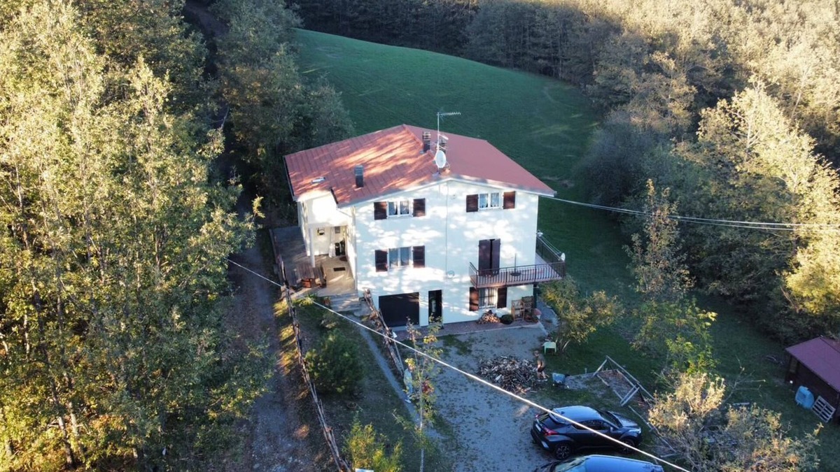 Compiano Apartment | A welcoming retreat in the woods of the Apennines: Family Suite or for a group