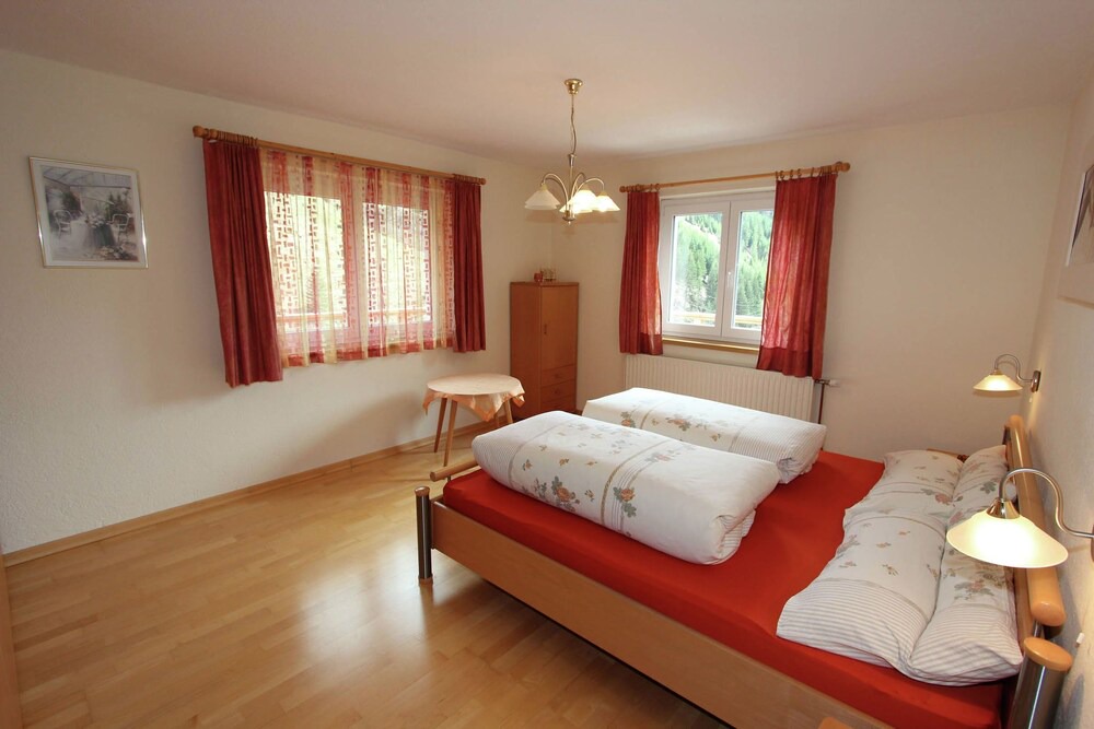 Ausservillgraten Apartment | A well kept holiday home, full of atmosphere and with a wooden decor.