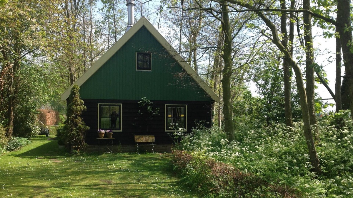 Opperdoes Cottage | A west-frieze house near the IJsselmeer and the North Sea.