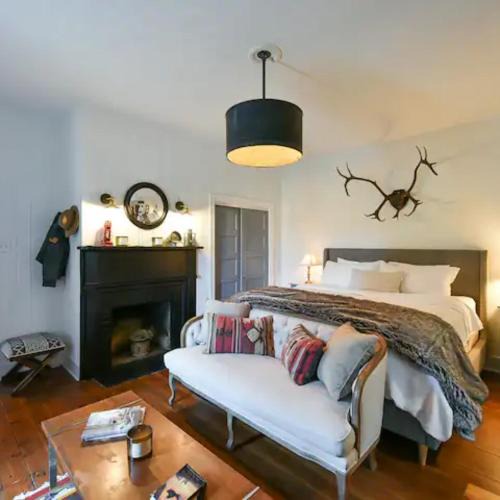 Berryville House | A Whimsical Farmhouse Retreat- Suite 3