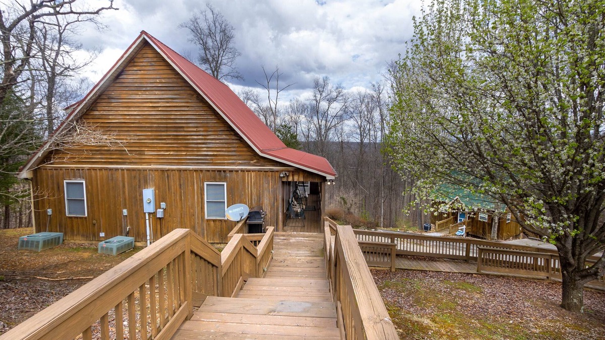 Sloans Valley Cabin | A Whitaker Mountain Retreat 23C- Lake Cumberland, Golf Carts, Pickleball, Pool