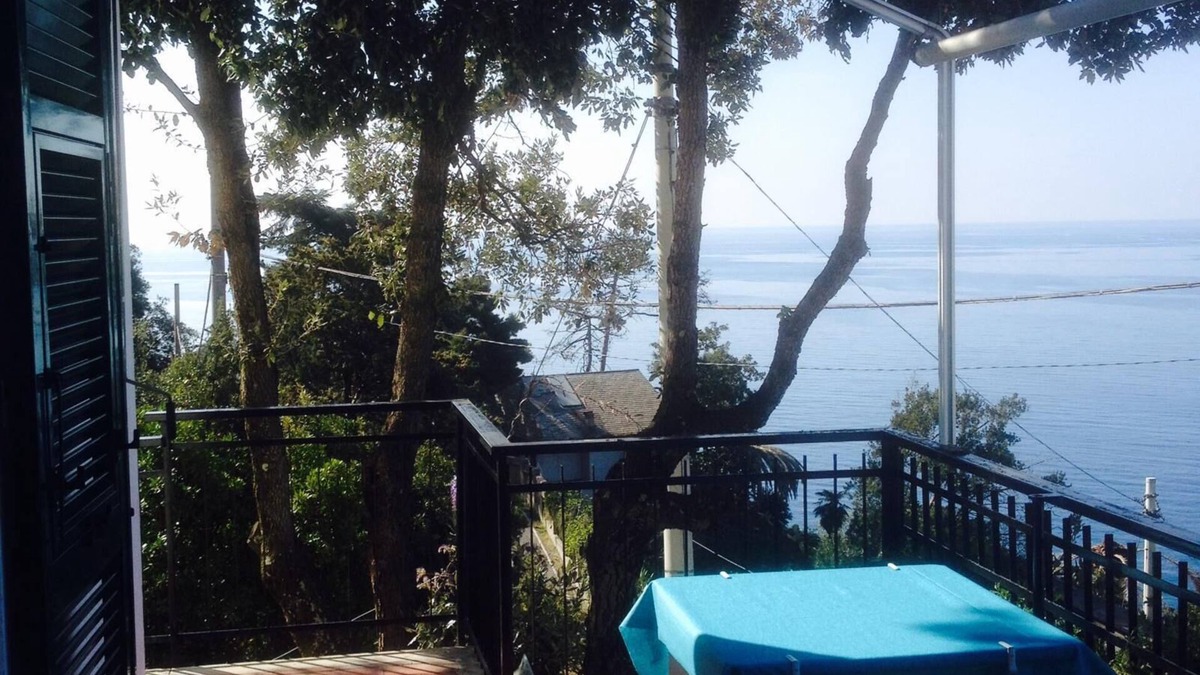 Framura Apartment | a wide apartment in front of the sea and surrounded by woods