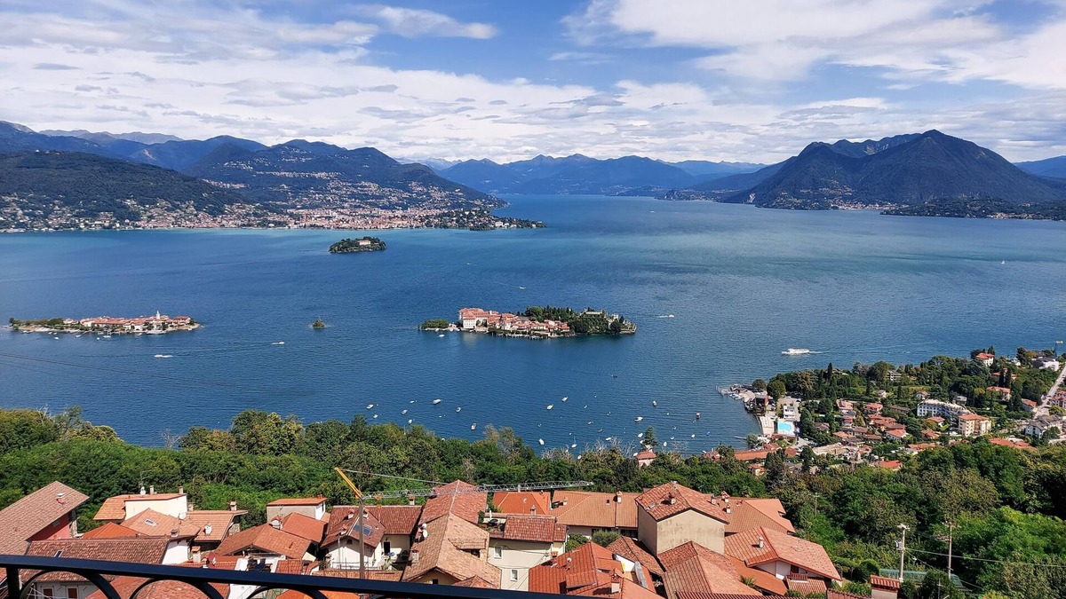 Someraro Apartment | A window 2 overlooking Lake Maggiore!